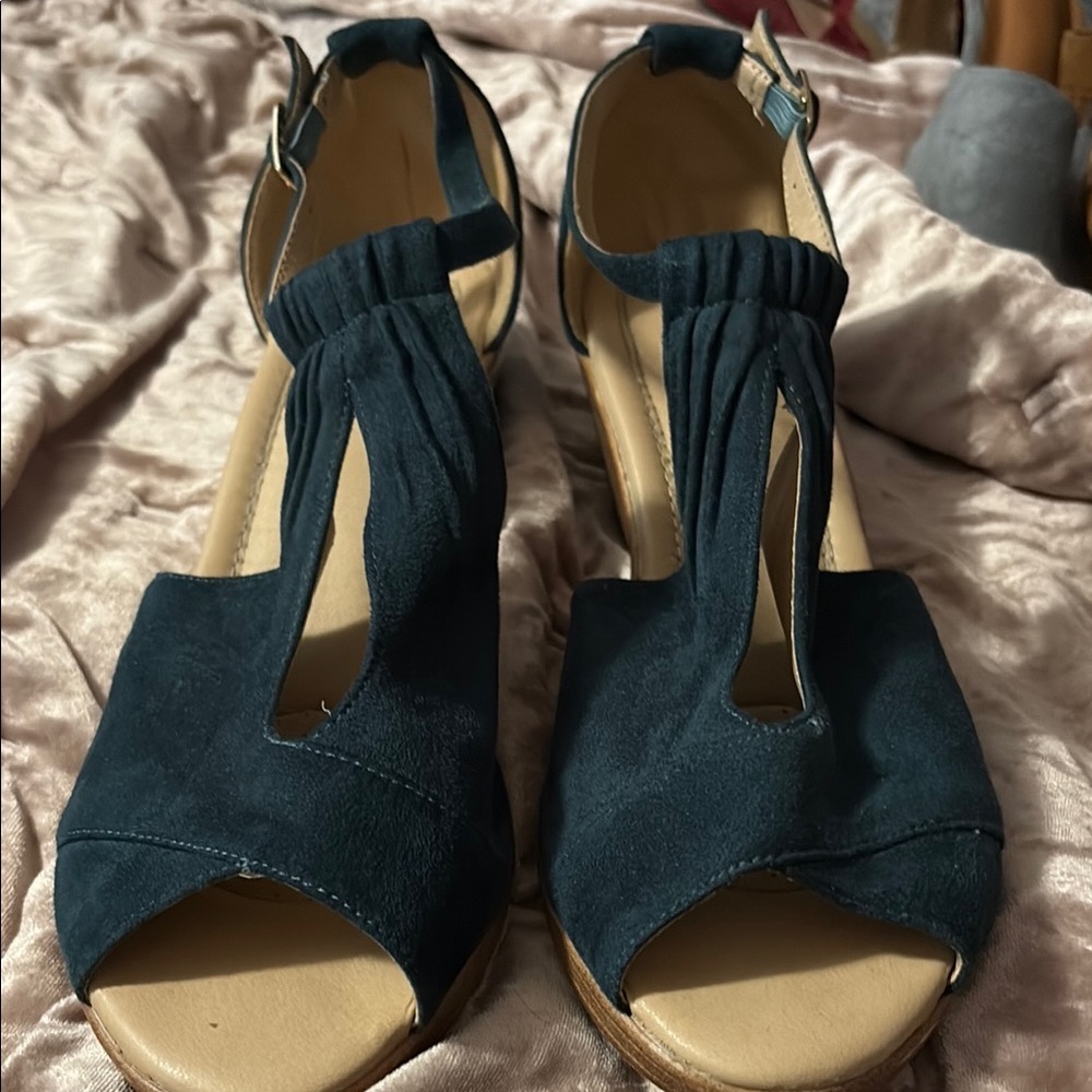 Elegant Blue and Green Sandals with Strappy Details